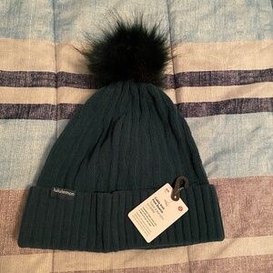 NWT Lululemon Cable Knit Pom Beanie